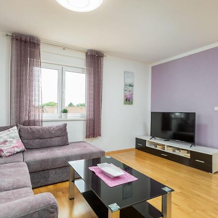 Lovely Apartment In Valbandon With Kitchen Фажана Экстерьер фото