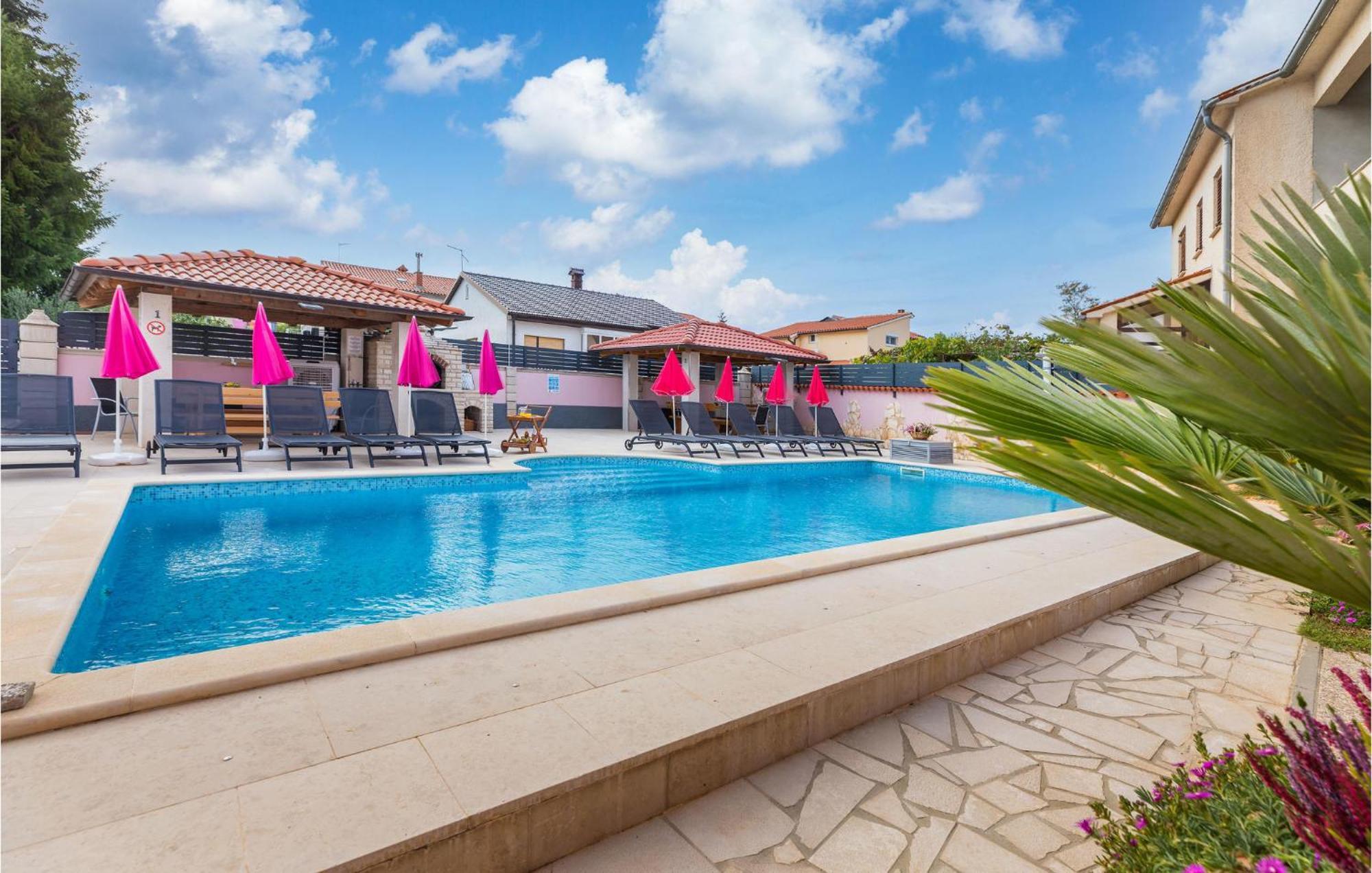Lovely Apartment In Valbandon With Kitchen Фажана Экстерьер фото