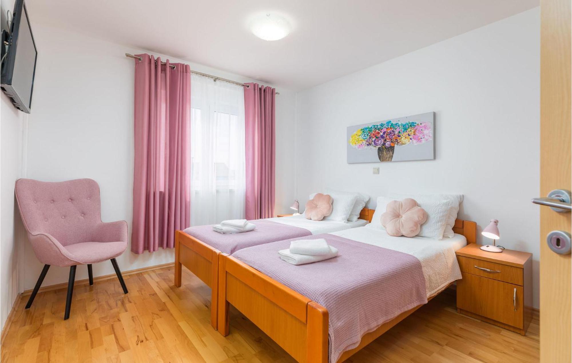 Lovely Apartment In Valbandon With Kitchen Фажана Экстерьер фото